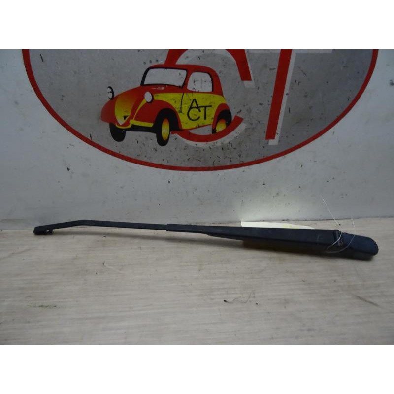 Bras essuie glace avant droit DACIA SANDERO 1 d’occasion