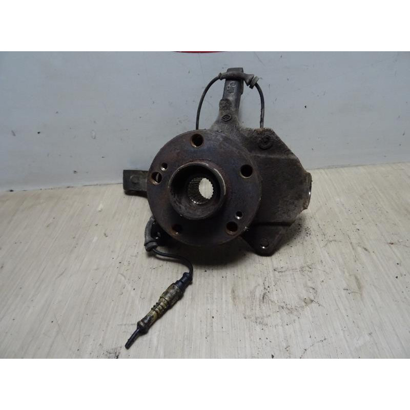 Fusee avant gauche RENAULT ESPACE 4 PHASE 1 d’occasion