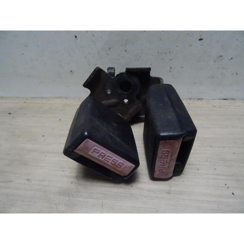 Attache ceinture arriere droit RENAULT MEGANE 2 PHASE 1 CABRIOLET d’occasion