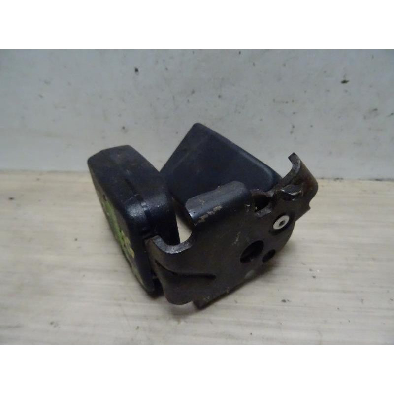 Attache ceinture arriere droit RENAULT MEGANE 2 PHASE 1 CABRIOLET d’occasion