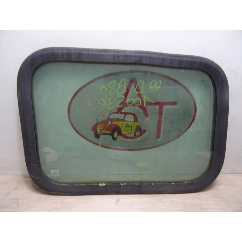 Vitre arriere droit RENAULT B80 d’occasion