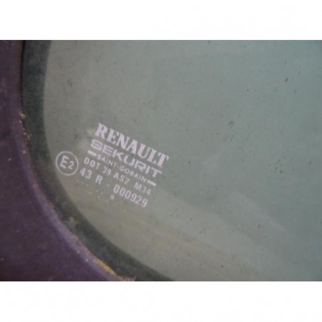 Vitre arriere droit RENAULT B80 d’occasion