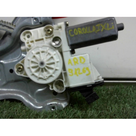 Leve vitre electrique arriere droit TOYOTA COROLLA IX d’occasion