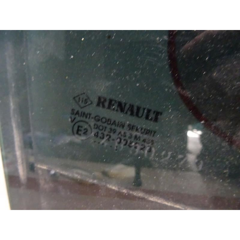 Vitre arriere droit RENAULT CAMPUS d’occasion