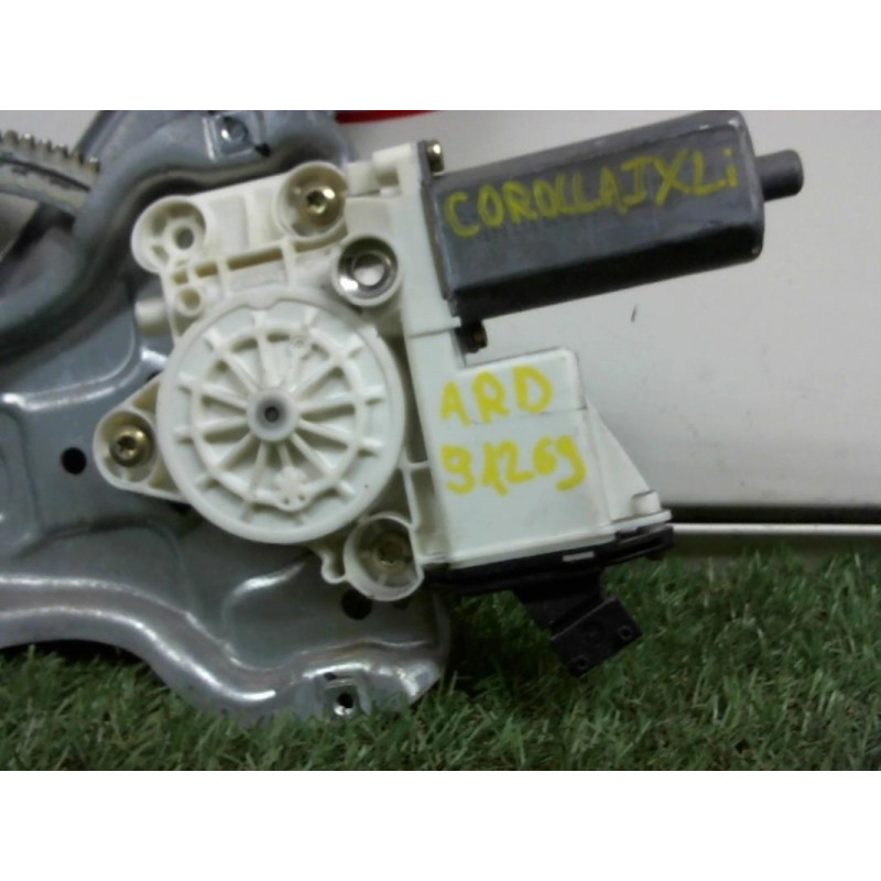 Leve vitre electrique arriere droit TOYOTA COROLLA IX d’occasion