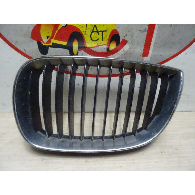 Grille de calandre gauche BMW SERIE 1 E87 PHASE 1 d’occasion