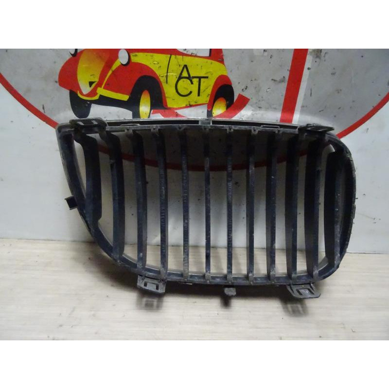 Grille de calandre gauche BMW SERIE 1 E87 PHASE 1 d’occasion