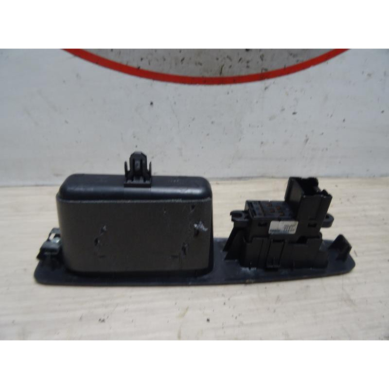Interrupteur de leve vitre arriere droit NISSAN QASHQAI 1 PHASE 1 d’occasion