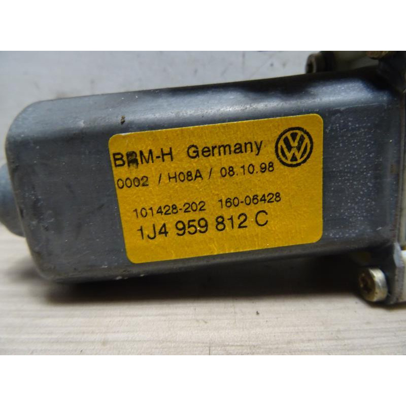 Moteur leve vitre arriere droit VOLKSWAGEN GOLF 4 d’occasion