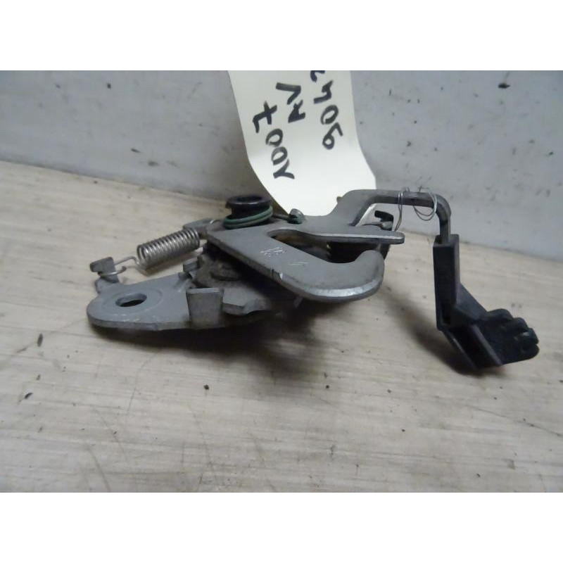 Serrure de capot PEUGEOT 1007 d’occasion