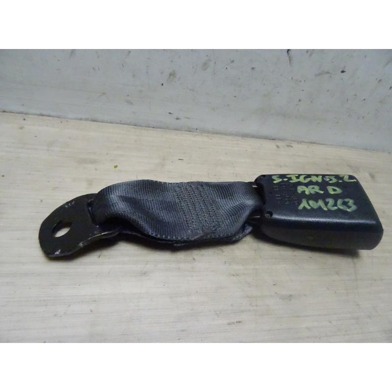 Attache ceinture arriere droit SUZUKI IGNIS 2 d’occasion