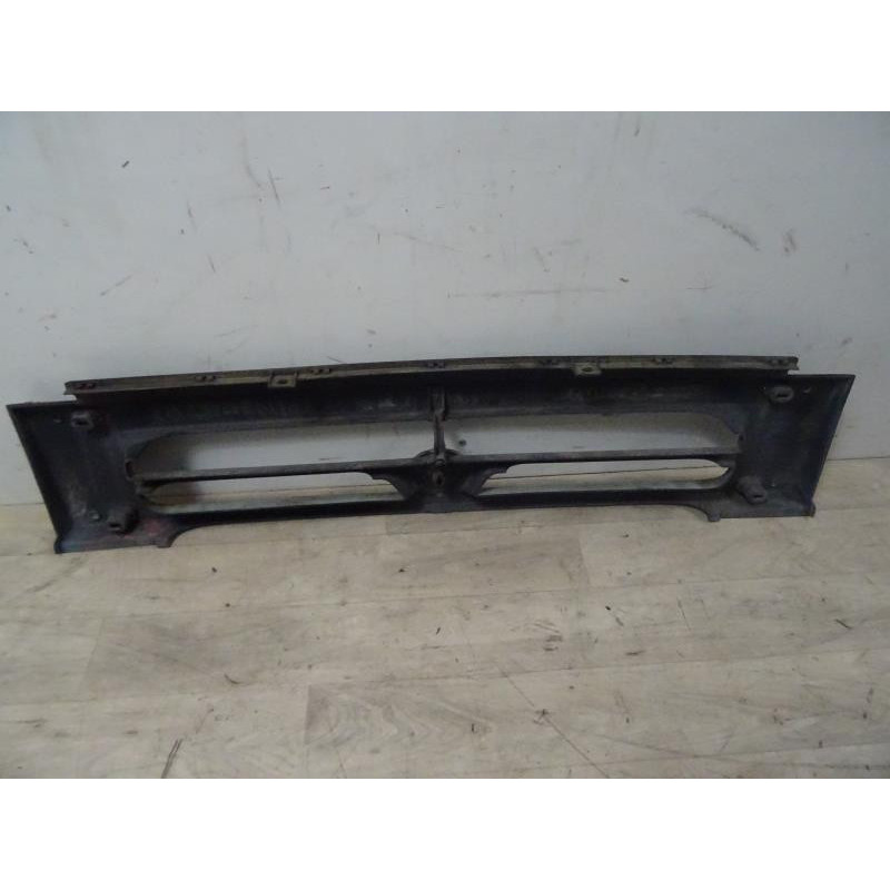 Calandre RENAULT B80 d’occasion