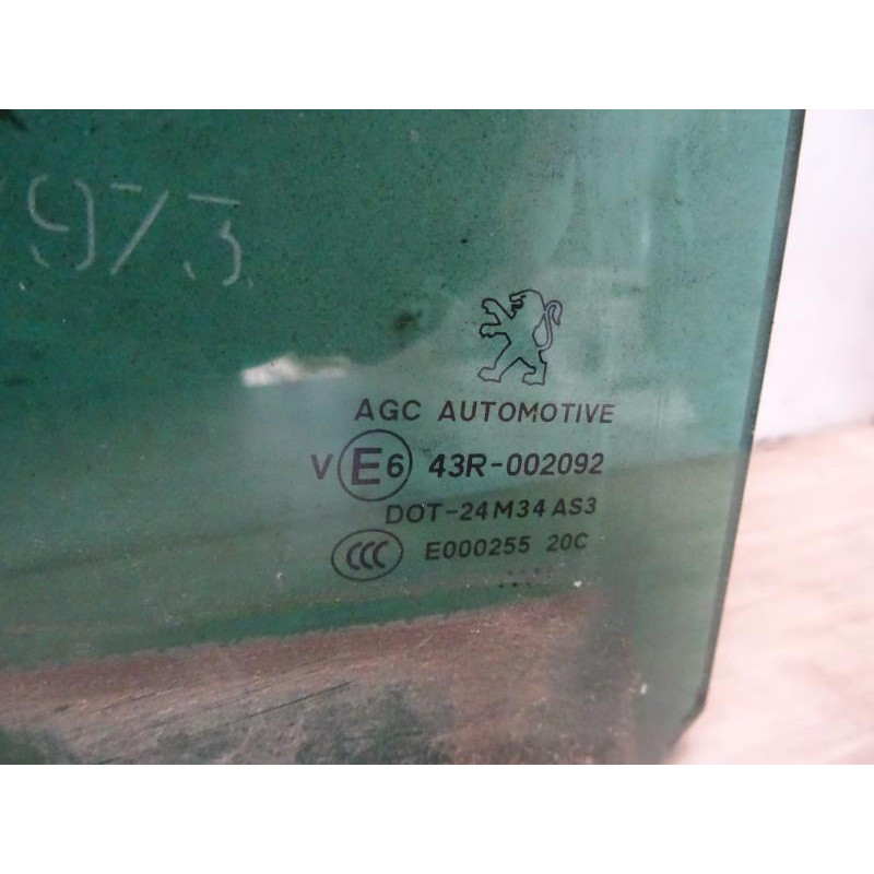 Vitre arriere droit PEUGEOT  d’occasion