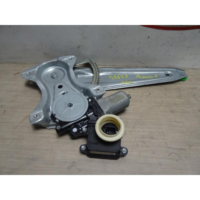 Leve vitre electrique arriere droit TOYOTA AURIS 1 PHASE 2 d’occasion
