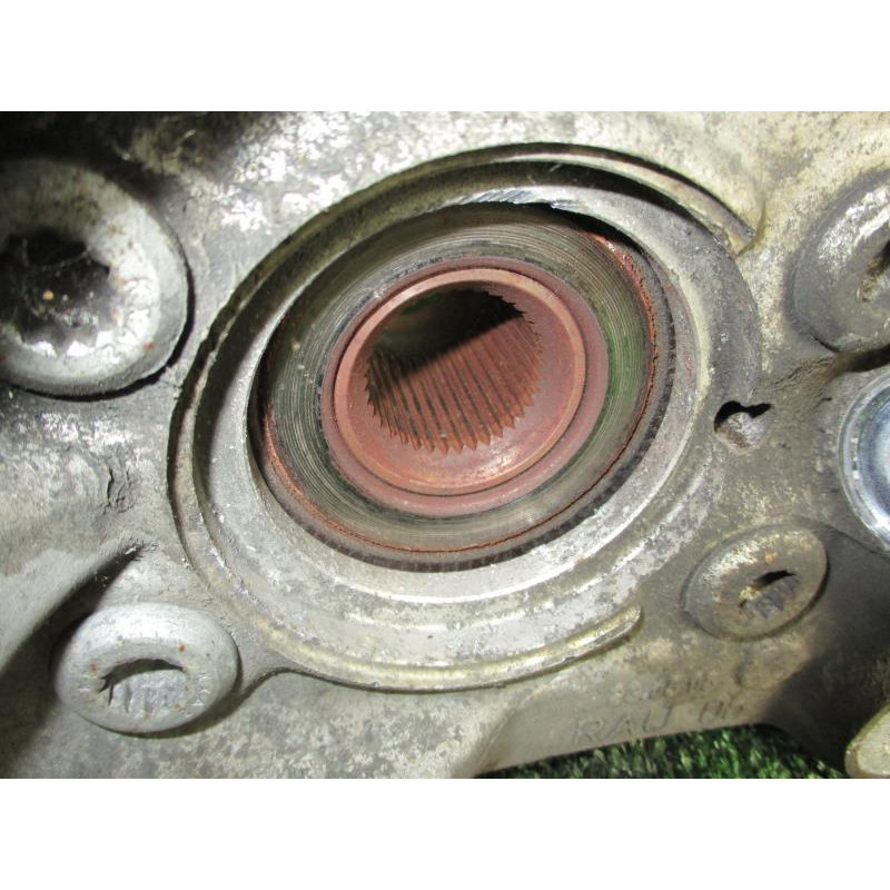 Fusee avant droit VOLKSWAGEN PASSAT VI (3C2/362) d’occasion
