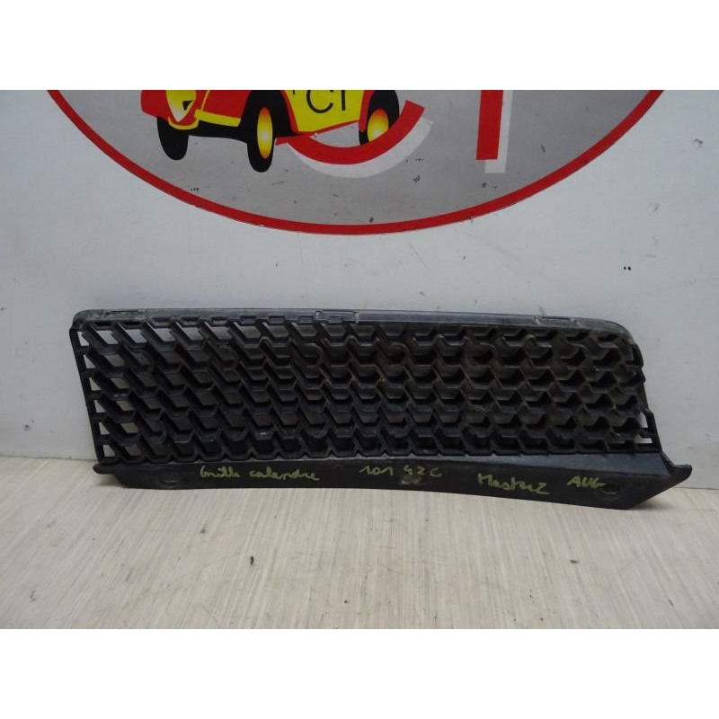 Grille de calandre gauche RENAULT MASTER 2 PHASE 2 d’occasion