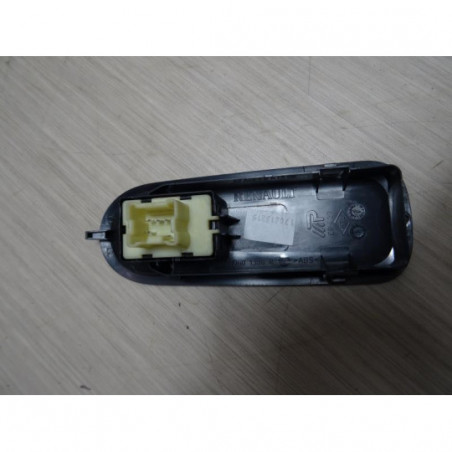 Interrupteur de leve vitre avant droit DACIA DUSTER 1 PHASE 2 d’occasion