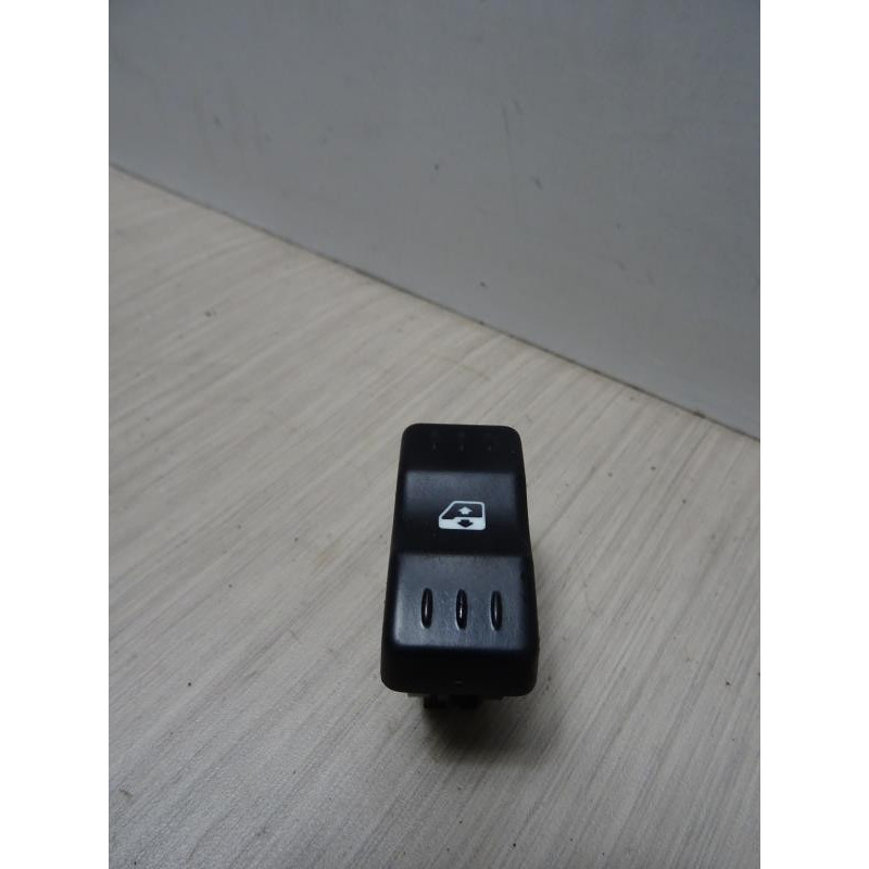 Interrupteur de leve vitre DACIA LOGAN MCV 1 PHASE 1 BREAK d’occasion