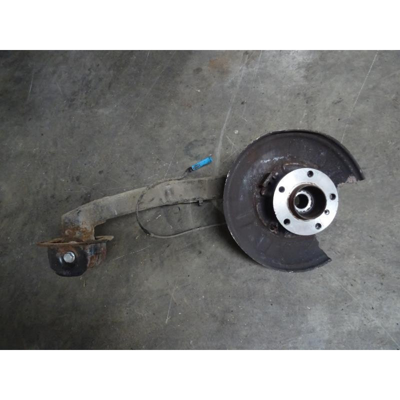 Fusee arriere droit BMW X3 E83 PHASE 1 d’occasion