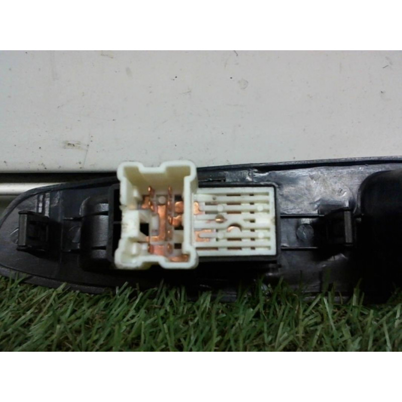 Interrupteur de leve vitre arriere droit SUBARU FORESTER II PHASE 1 d’occasion