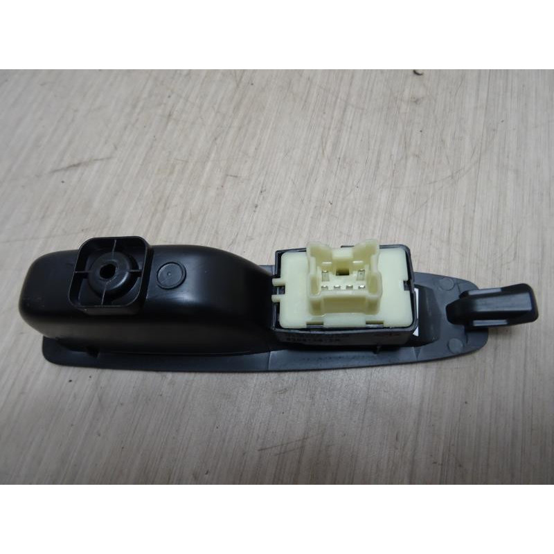 Interrupteur de leve vitre arriere droit RENAULT CAPTUR 1 PHASE 2 d’occasion