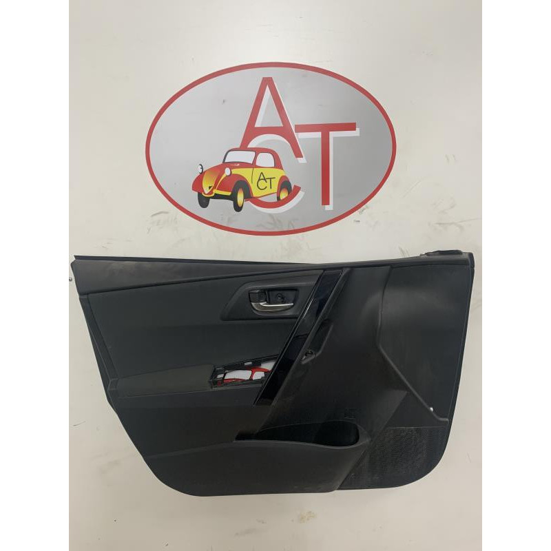Garniture porte avant gauche TOYOTA AURIS 2 PHASE 2 BREAK d’occasion
