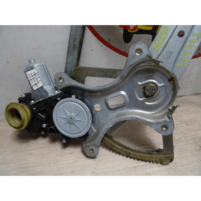 Leve vitre electrique arriere droit TOYOTA COROLLA VERSO 2 PHASE 1 d’occasion