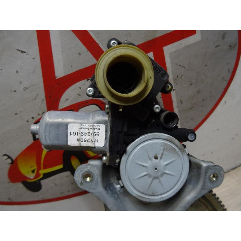 Leve vitre electrique arriere gauche TOYOTA COROLLA VERSO 2 PHASE 1 d’occasion