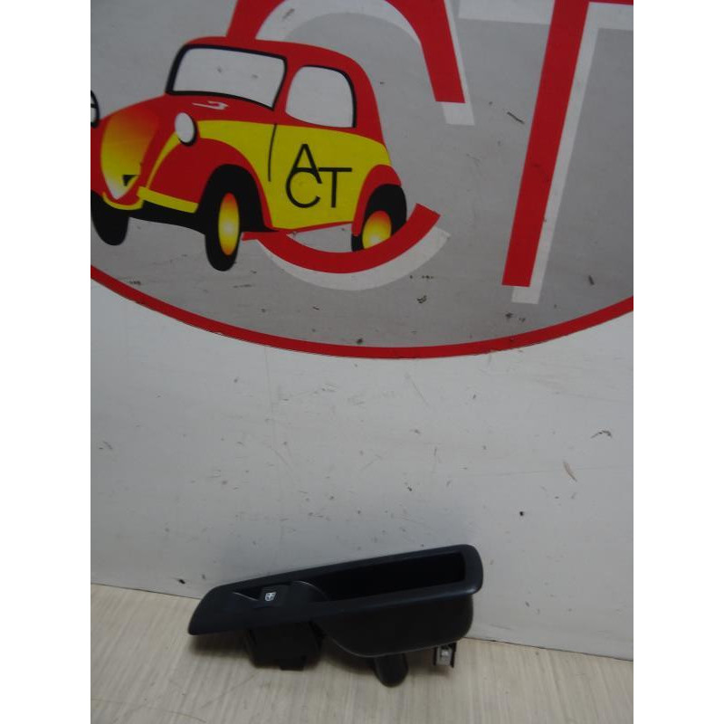 Interrupteur de leve vitre arriere droit RENAULT MEGANE 3 PHASE 3 d’occasion