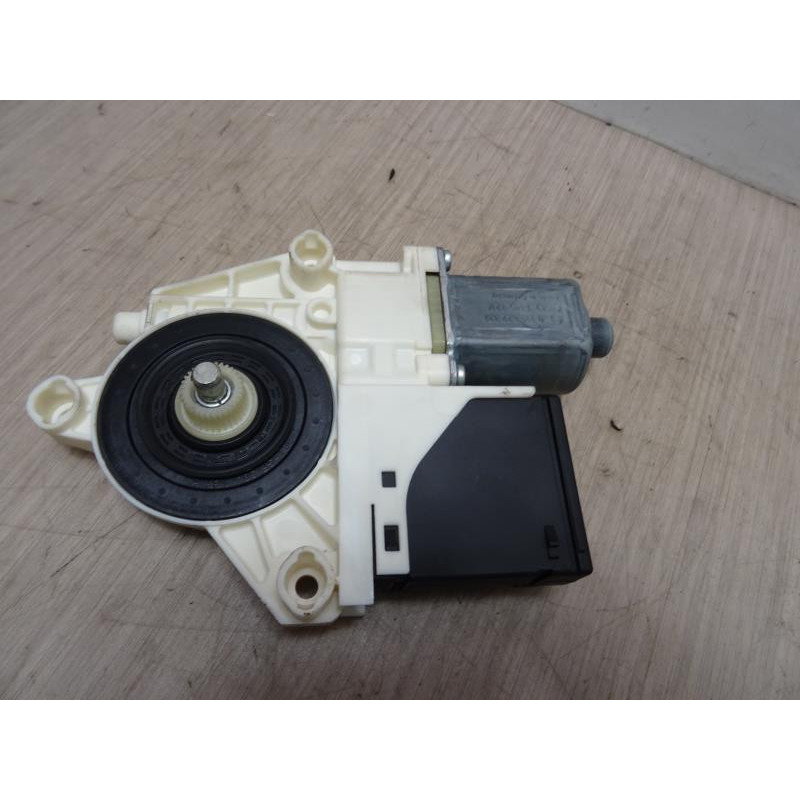 Moteur leve vitre arriere droit RENAULT MEGANE 3 PHASE 3 d’occasion