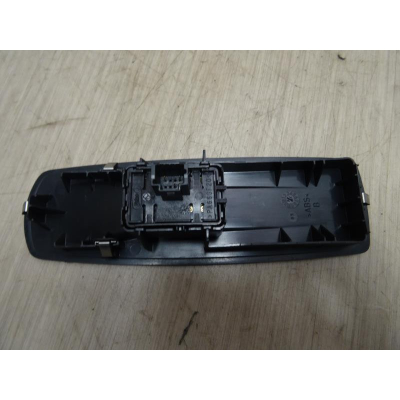 Interrupteur de leve vitre avant droit RENAULT MEGANE 3 PHASE 3 d’occasion