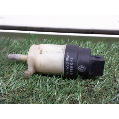 Pompe lave glace arriere VOLKSWAGEN P0LO III SDI FLIGHT HAYON d’occasion