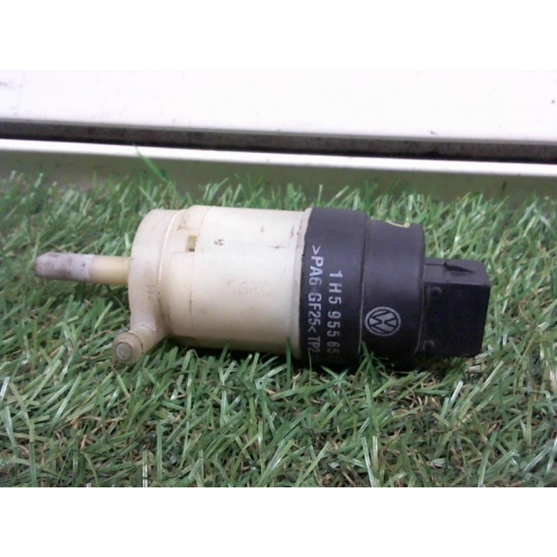 Pompe lave glace arriere VOLKSWAGEN P0LO III SDI FLIGHT HAYON d’occasion