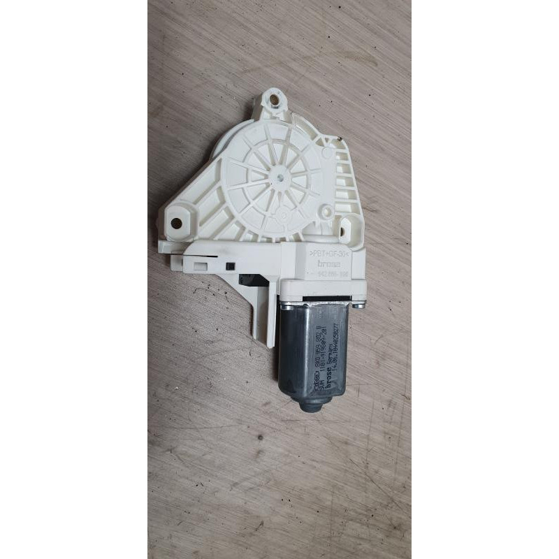 Moteur essuie glace avant droit AUDI Q5 1 PHASE 1 d’occasion
