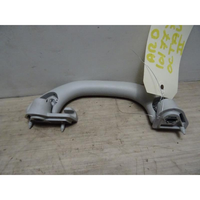 Poignee de maintien arriere droit SKODA OCTAVIA 2 PHASE 2 BREAK d’occasion