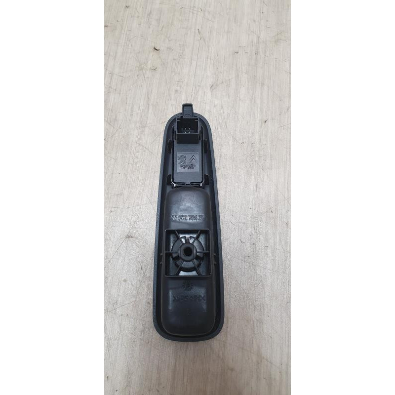 Interrupteur de leve vitre arriere droit PEUGEOT 5008 1 PHASE 1 d’occasion