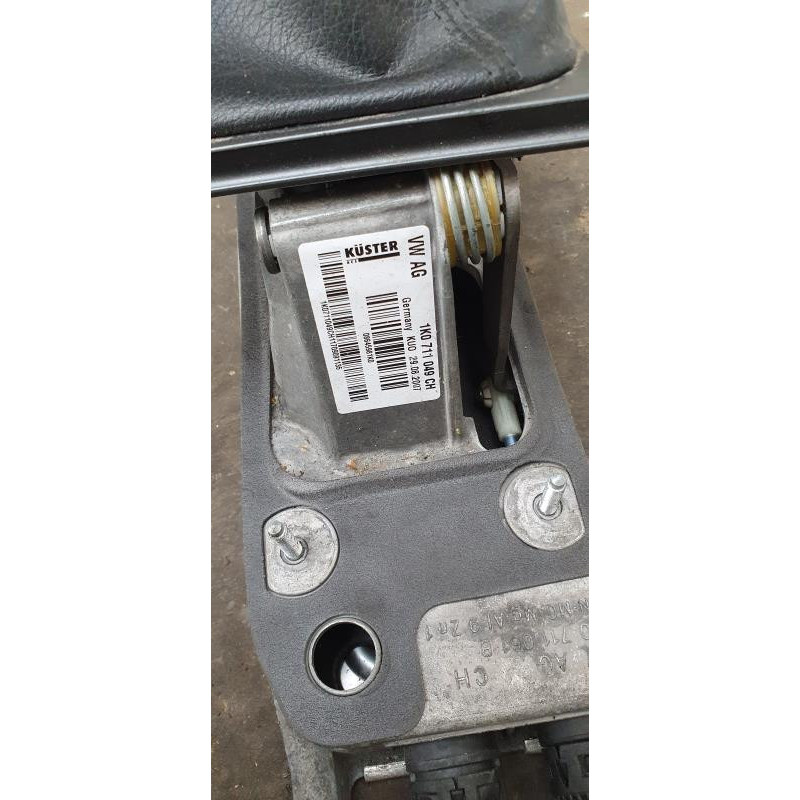 Levier de vitesses SKODA OCTAVIA 2 PHASE 2 BREAK d’occasion