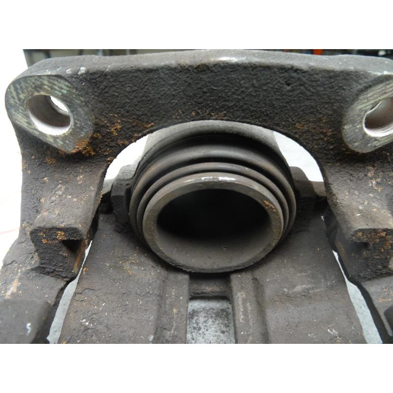 Etrier avant droit (freinage) RENAULT R25 PH2 BERLINE (B29) GTS d’occasion