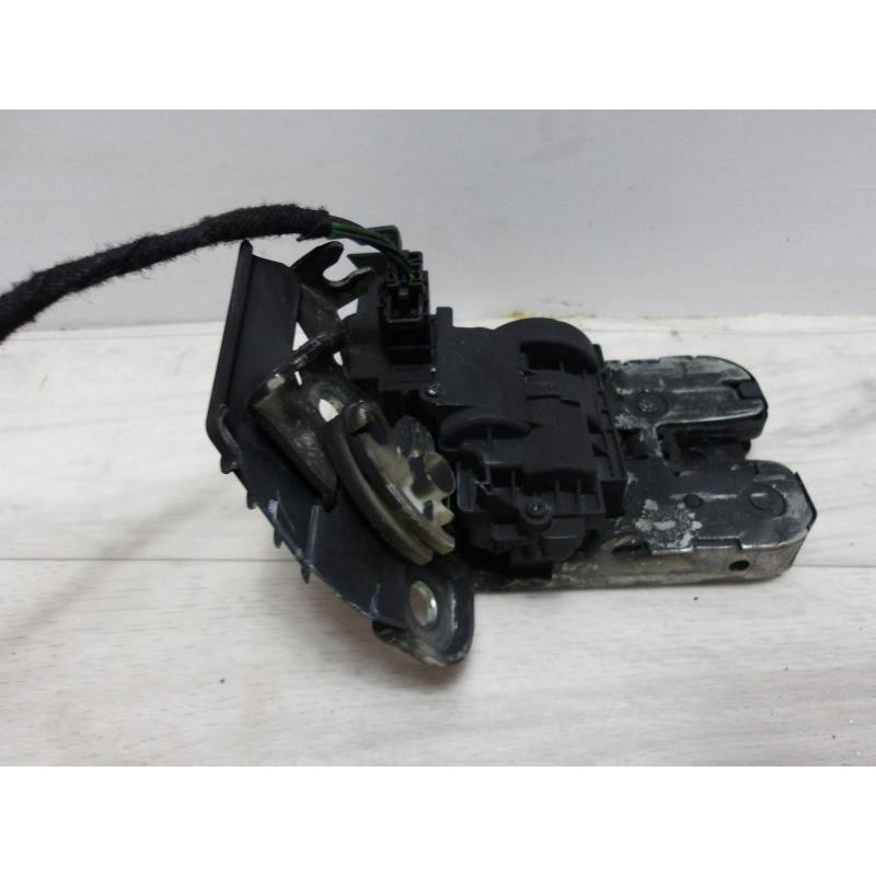 Serrure de hayon AUDI A4 3 AVANT S4 PHASE 1 BREAK d’occasion