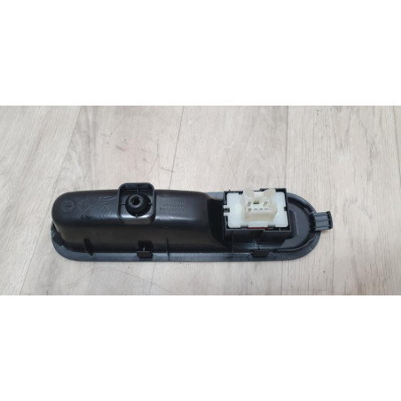 Interrupteur de leve vitre avant droit RENAULT TWINGO 3 d’occasion