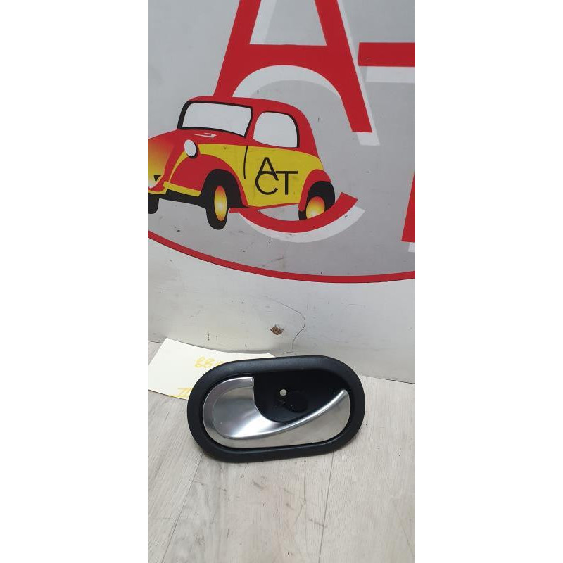 Poignee interieur arriere gauche RENAULT TWINGO 3 d’occasion