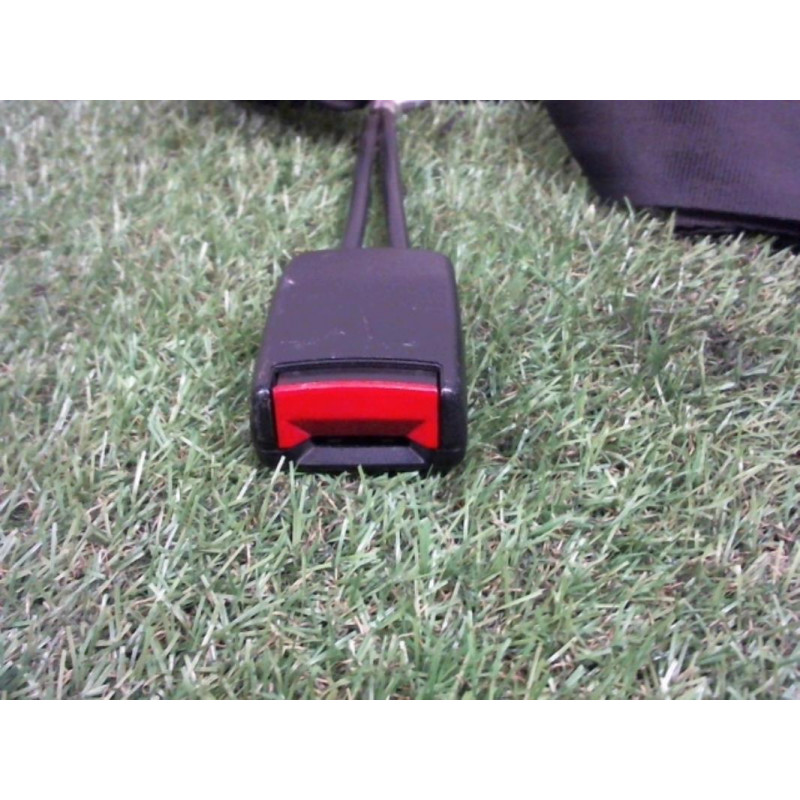 Attache ceinture arriere gauche VOLKSWAGEN P0LO III SDI FLIGHT HAYON d’occasion