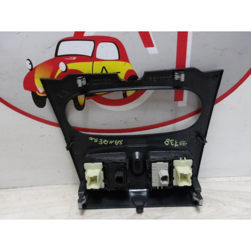 Interrupteur de leve vitre DACIA SANDERO 2 PHASE 2 d’occasion