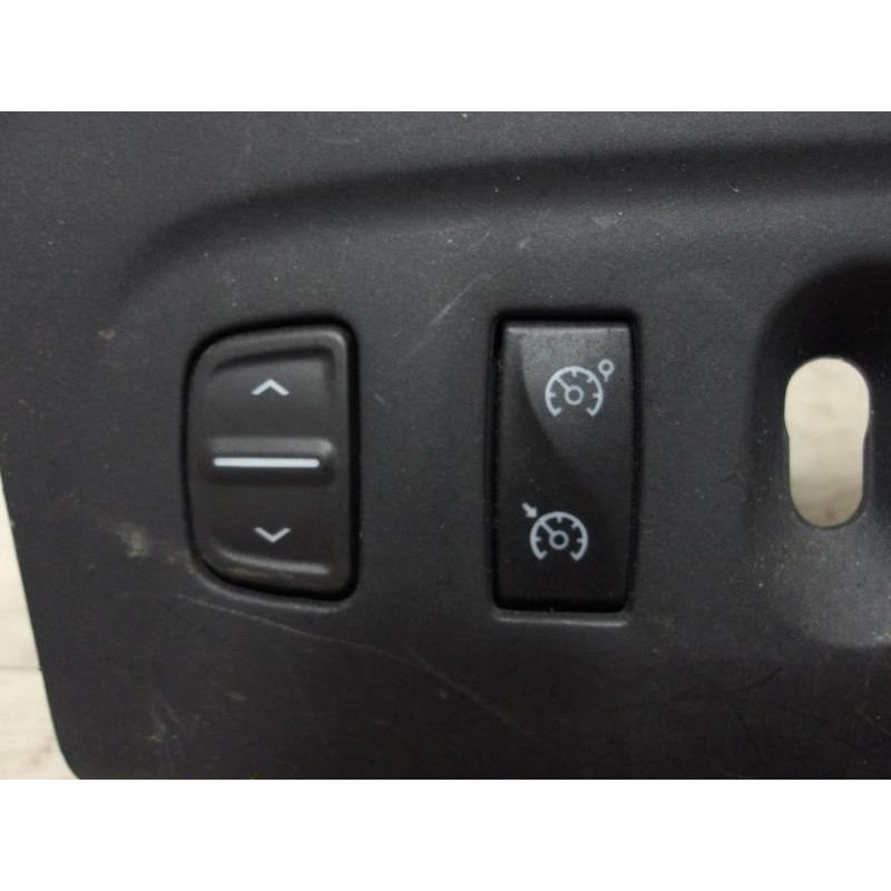 Interrupteur de leve vitre DACIA SANDERO 2 PHASE 2 d’occasion