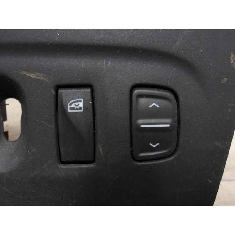 Interrupteur de leve vitre DACIA SANDERO 2 PHASE 2 d’occasion