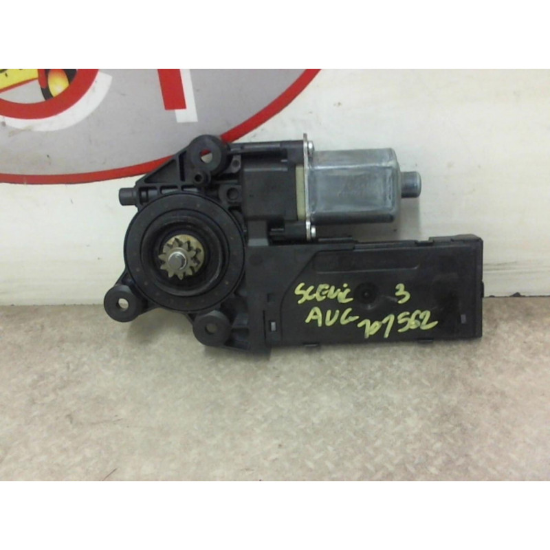 Moteur leve vitre avant gauche RENAULT SCENIC 3 PHASE 3 d’occasion