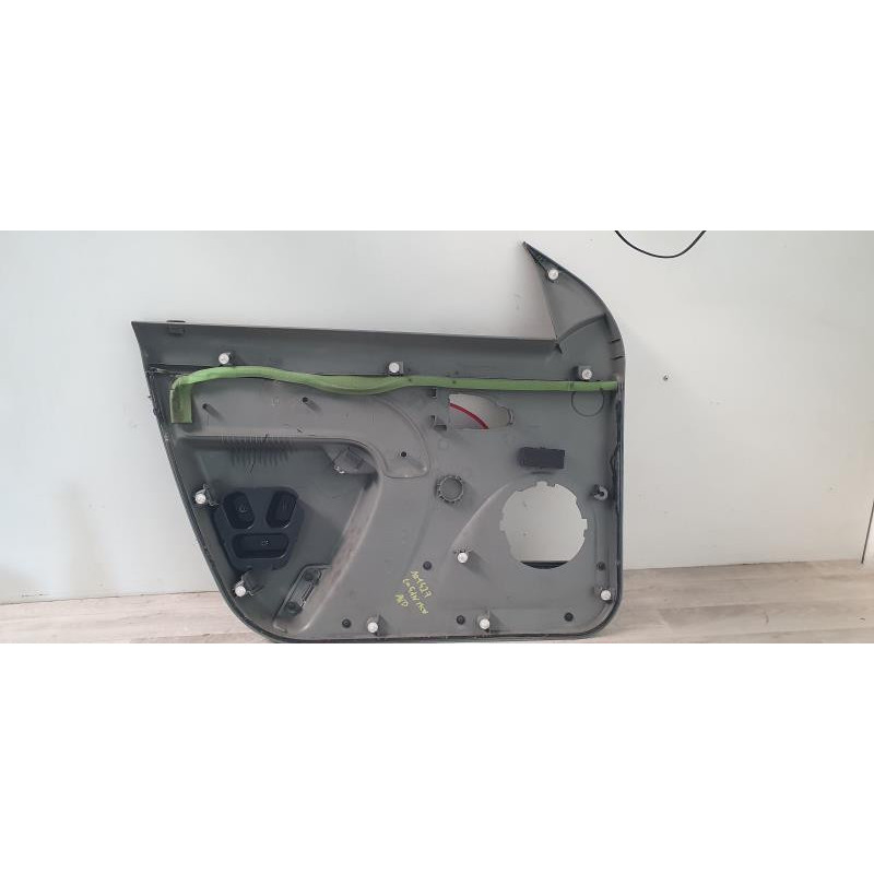 Panneau de porte avant droit DACIA LOGAN MCV 1 PHASE 1 BREAK d’occasion