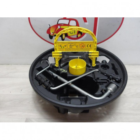 Cric (Ensemble depannage) RENAULT CLIO 2 PHASE 1 d’occasion