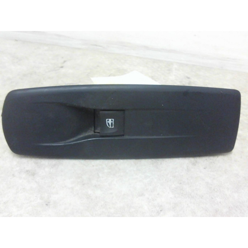 Interrupteur de leve vitre avant droit RENAULT MEGANE 3 PHASE 1 d’occasion