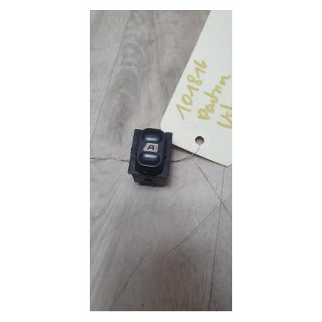 Interrupteur de leve vitre PEUGEOT PARTNER 1 PHASE 1 d’occasion